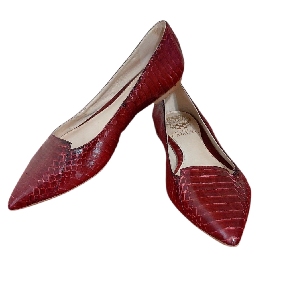 Vince Camuto Red Pointed Toe Snakeskin Flats Size 5